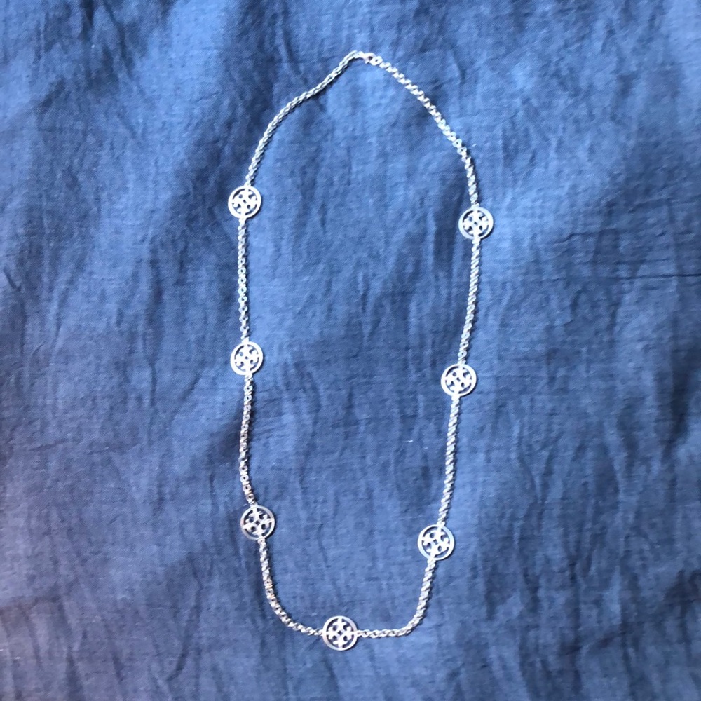 Beautiful chain necklace with 7 medallions